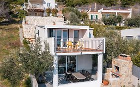 Mirabilis - Private Beach House